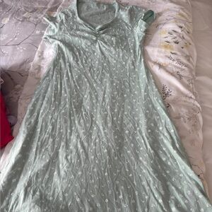 Primark Green Maxi Sundress with V-Neck and Short Sleeves